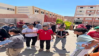 بالصور- فرحة تلاميذ الابتدائية بالمنوفية في آخر أيام الامتحانات