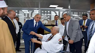 محافظ الأقصر يودع حجاج الفوج الخامس لقرعة التضامن الاجتماعى