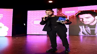 أحمد مالك يعلق على فوزه بجائزة "قمة الإبداع" كأفضل ممثل دراما