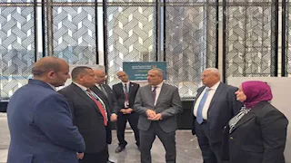 رئيس البنك الزراعي يتفقد الأعمال النهائية بمقر البنك بالعاصمة الإدارية