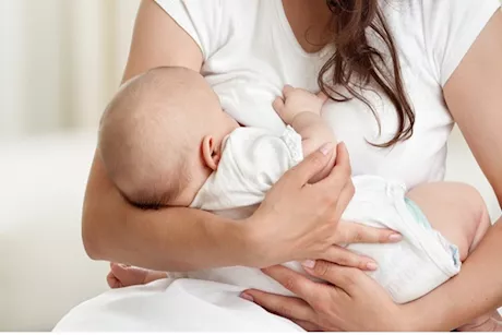 للمرضعات عادات خاطئة تقلل حليب الثدي- طبيب يوضح