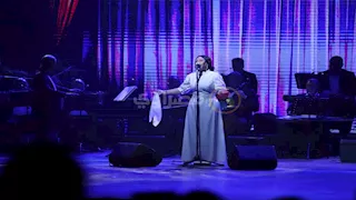 بحضور مجدي الجلاد ونجوم الفن.. انطلاق حفل "كوكب الشرق- صوت وصورة" على مسرح قصر النيل