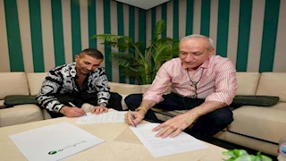 أحمد سعد يتعاقد مع روتانا.. ويوجه رسالة خاصة للجمهور (صور)