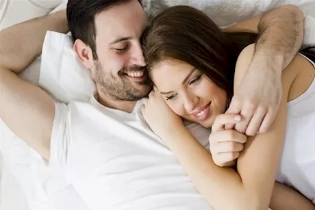 الحليب مع الزعفران الصحة الجنسية.. هل يحقق نتائج فعالة؟ 