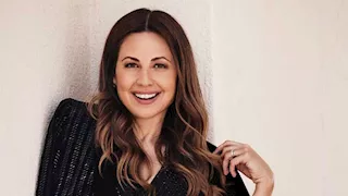 بـ "جيب قصير".. ريا أبي راشد تخطف الأنظار في أحدث ظهور لها