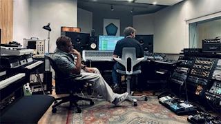 من برشلونة.. رامي صبري ينشر كواليس تسجيل آخر أغنيات ألبومه الجديد (صور)