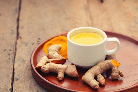 ديتوكس طبيعي.. 6 أسباب تدفعك لشرب الكركم بالسمن يوميا