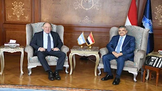 الفريق أسامة ربيع يبحث مع السفير الأرجنتيني التعاون في مجالي التكريك والنظم الملاحية