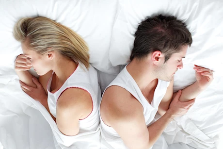 للرجال والنساء- مرض منتشر الآن يؤثر على الصحة الجنسية