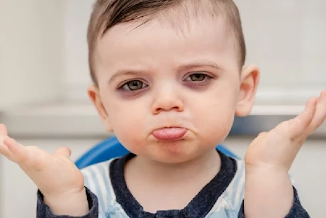 طبيب يحذر: هذه الأمراض تسبب الهالات السوداء لطفلِك 