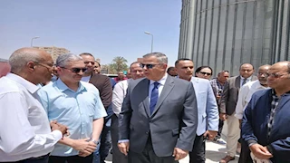 محافظ الإسكندرية يتفقد عمليات توريد القمح المحلي بصومعة كينج مريوط -صور