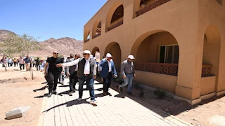 وزير الإسكان يتفقد سير العمل بمنطقة الزيتونة ضمن تطوير موقع التجلي الأعظم