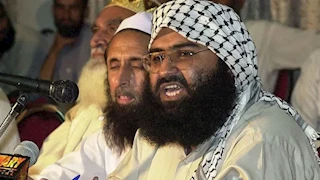 من هو مسعود أزهر.. الرجُل الذي وضع الهند وباكستان على حافة الحرب؟