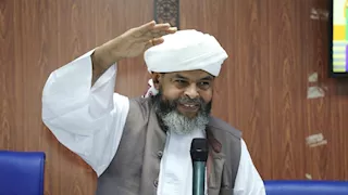 داعية سوداني يثير الجدل: رأيت النبي في المنام وأوصاني بدعوة الجيش والدعم السريع للمفاوضات