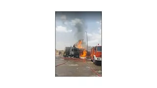 لحظة سيطرة الحماية المدنية على حريق سيارة وقود بالعاشر من رمضان