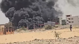 إصابة 4 أشخاص في حريق سيارة وقود بالعاشر من رمضان