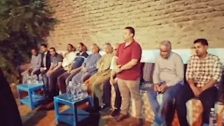 طبيب قنا يقدم العزاء لأسرة السيدة المسنة التي امتنع عن علاجها