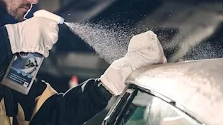 ما أهمية اسبراي العزل المخصص لأسقف السيارات القماش؟