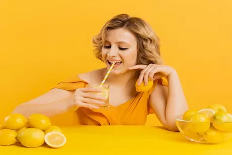 ماذا يحدث للمرأة عند تناول عصير الليمون؟