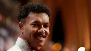 عمر مرموش يُهدي "تيشرت" لويجز: "أفضل رابر في العالم"