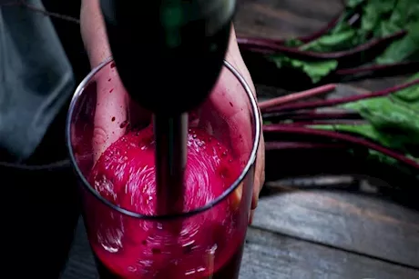 عصير البنجر يقوي الكبد ويحسن وظائفه.. اكتشف فوائده