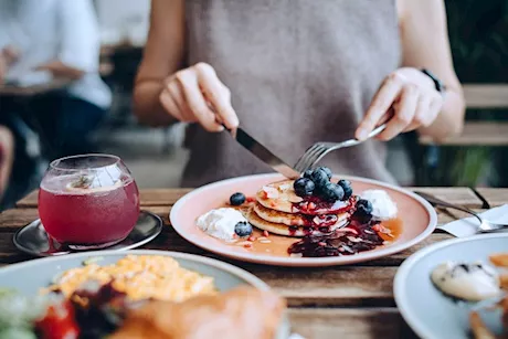 مضرة لصحتك- 5 أطعمة شهيرة تجنب الإفطار عليها