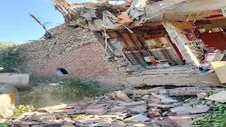 انهيار منزل والبحث عن طفلة تحت الأنقاض بأسيوط 