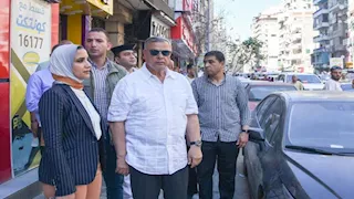 في جولة مفاجئة للمحافظ.. إغلاق 12 مقهى مخالف بالإسكندرية- صور