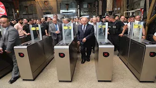 زيارة إلى محطة مصر.. ماذا فعل كامل الوزير حينما لاحظ كسر زجاج أحد القطارات؟