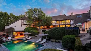 "رفاهية بلا حدود".. 20 صورة لأجمل منازل المشاهير حول العالم