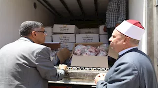 الجيزة تتسلم 2 طن من لحوم صكوك الأضاحي لتوزيعها على الأولى بالرعاية