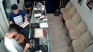 "بيسرق ذهب ويعبي في جيبه".. فيديو يوثق سبب خلاف تاجر المجوهرات أحمد المسلماني وقاتله برشيد