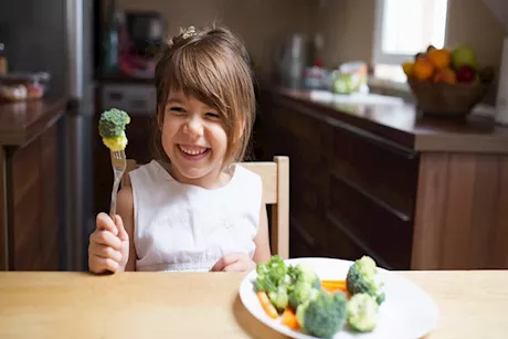 استشاري: هذه الأطعمة لا يُنصح بها للأطفال