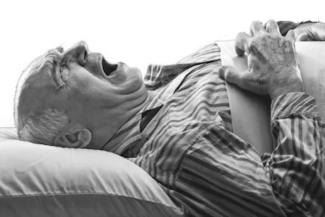 ضيق التنفس عند الاستلقاء- إليك أسبابه وأعراضه