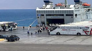 ميناء نويبع يستقبل 1912 حاجًا بريًا على متن 49 أتوبيسًا