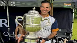 كان "بيلعب بولو".. نحلة تنهي حياة الملياردير صديق الأمير ويليام