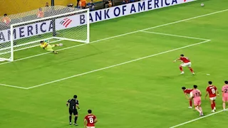 فيديو اعتراضات وسام أبو علي وزيزو على تريزيجيه بسبب ركلة الجزاء (فيديو)