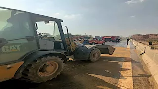 انقلاب سيارة نقل أعلى الطريق الأوسطي باتجاه أكتوبر