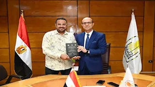 رئيس جامعة أسيوط يشيد برسالة ماجستير محمود عجمي: إنجاز يعكس وعي صاحبه