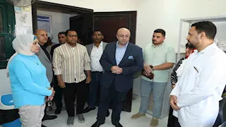 محافظ سوهاج يتفقد قافلة تركيب الأطراف الصناعية بمستشفى الهلال الأحمر