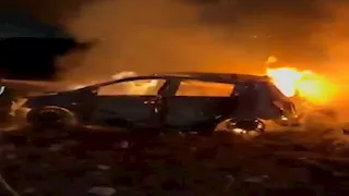 حريق بالقرب من محطة توليد الكهرباء في مدينة حيفا إثر سقوط صواريخ إيرانية