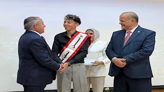 محافظ بورسعيد يكرم أوائل الإعدادية (صور)