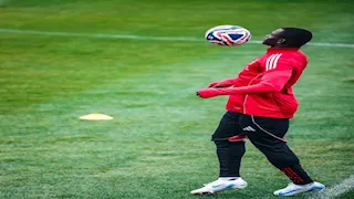 ديانج محارب والانتقاد هدفه التشويش.. تصريحات قوية من لاعب الأهلي السابق عن غرفة ملابس الأهلي