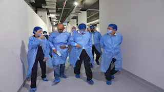 هيئة الدواء تنظم زيارة لوفد صيني يعدد من مصانع المستلزمات الطبية