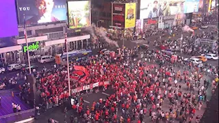 "لافتات وأهازيج".. جماهير الوداد المغربي تشعل الأجواء في أمريكا (صور وفيديو)