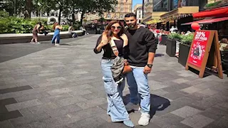 محمد سامي ينشر صورة مع مي عمر في لندن.. ويغازلها بهذه الطريقة