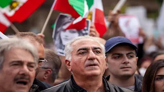 "حان وقت استعادة إيران".. نجل الشاه يدعو الإيرانيين إلى انتفاضة شاملة