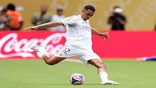 قضى مسيرته بأكملها في إنجلترا.. كيف تعلم أرنولد اللغة الإسبانية؟