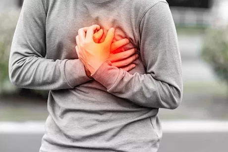 طبيب يحذر من هذا الأمر: قد يؤدي للجلطة القلبية