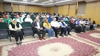 محافظ بني سويف يسلم عقود تمويل مشروعات حرفية وتجارية لـ 65 مستفيدًا